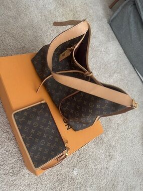 Louis Vuitton Monogram Tote with Natural Vachetta Trim - Brown/Tan
